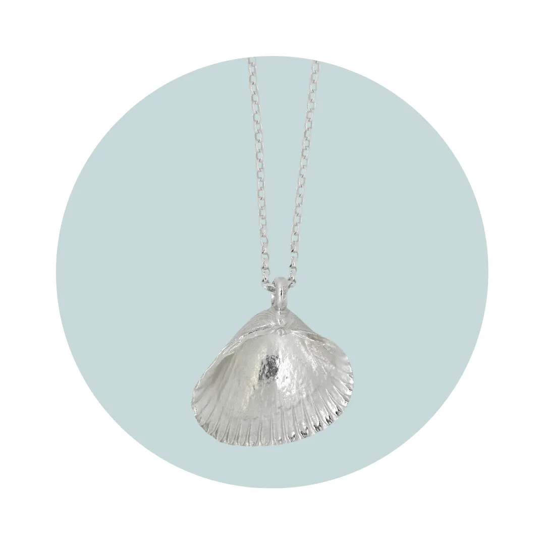 LARGE COCKLE SHELL NECKLACE