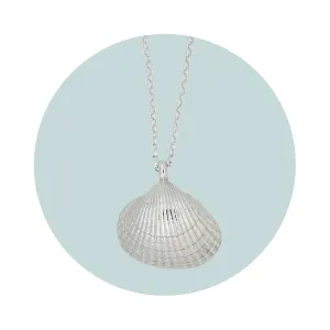 LARGE COCKLE SHELL NECKLACE